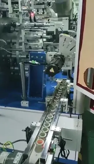 Macchina automatica per stampa a caldo in tre lingue.  Adattare la macchina ai prodotti speciali utilizzati per stampare la superficie rotonda del tappo della bottiglia di vino